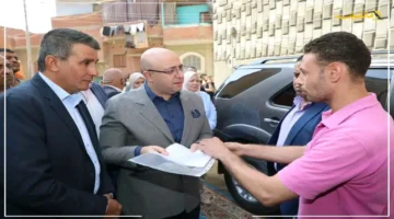 المحافظ يعلنها صراحة.. محافظ بني سويف بعد الاستماع للأهالي المدرسة وحدها لا تكفي لتنمية الأجيال 1